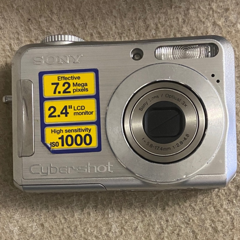 Sony Cyber-shot DSC-S700 7.2MP Digital Camera w/ Box, Charger & Case - Picture 2 of 9